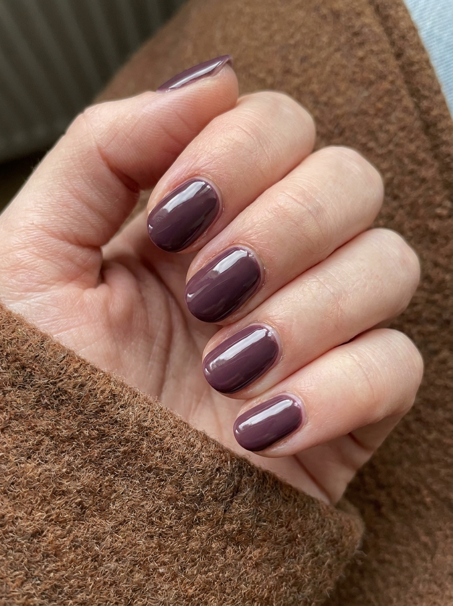 Deep Plum Nails als Oktober Nägel Ideen Inspiration 2026